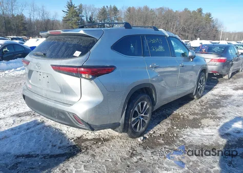 2022 Toyota Highlander Xle z USA, uszkodzony, nr VIN 5TDGZRBH8NS236556